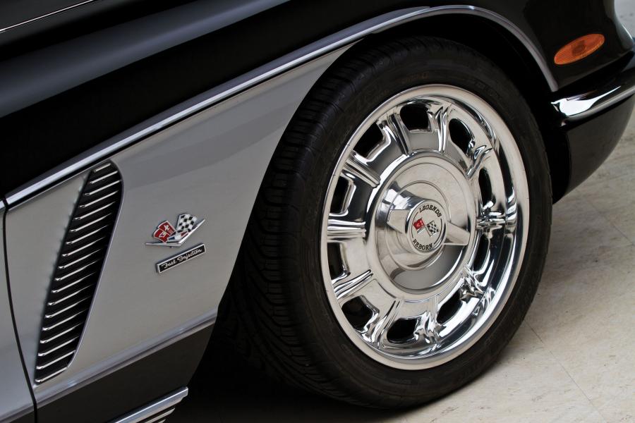 Chevrolet Corvette Classic Reflection Roadster 2001 года  (фото 11 из 20)
